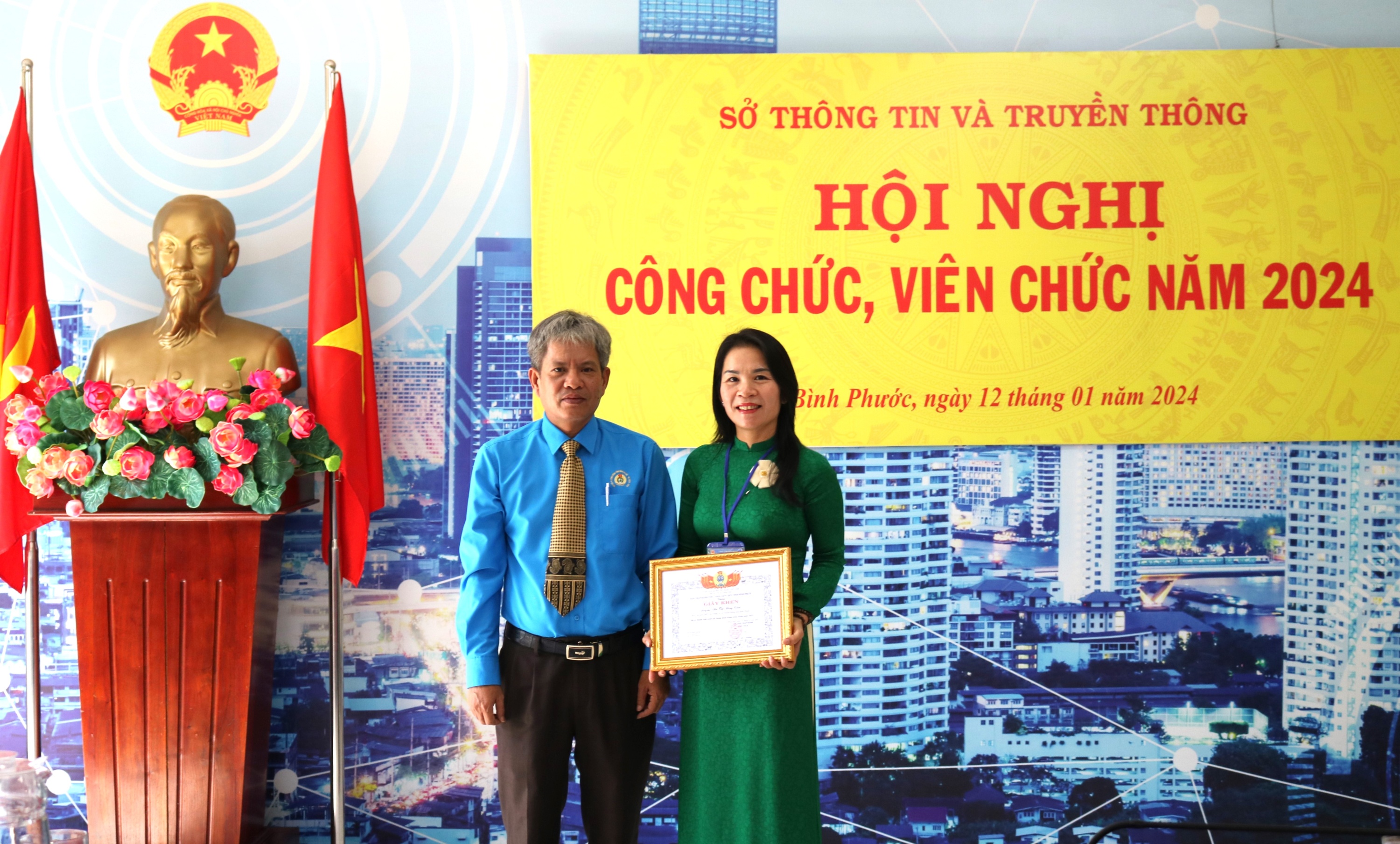 khen thuong cong chức 1