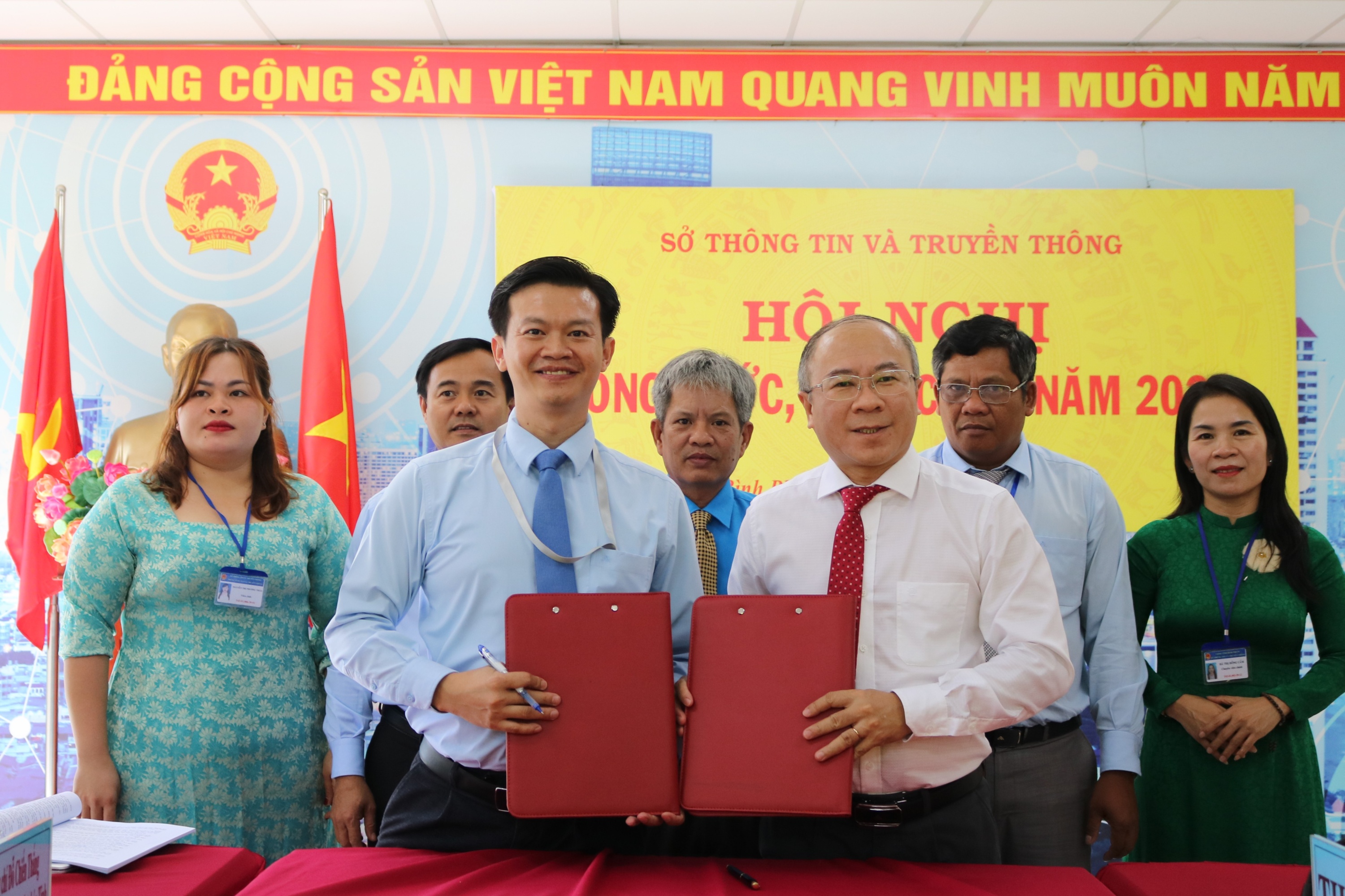 ký kết thi đua